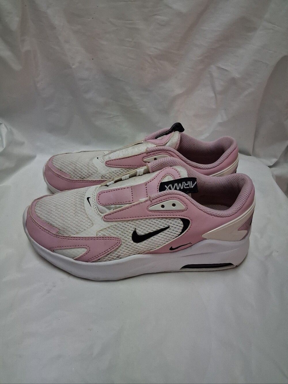 2021 Nike Women’s Pink and White Air Max Bolt Running Sneakers Size 6 Preowned